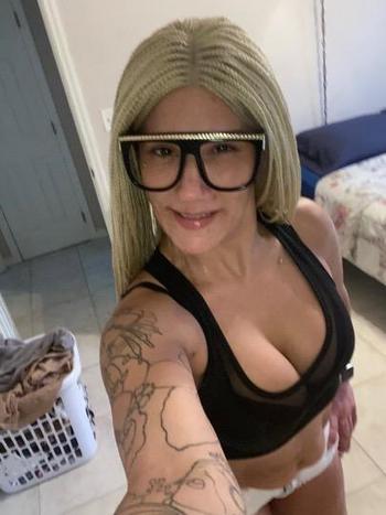 Mia, 40  female escort, Fort Lauderdale